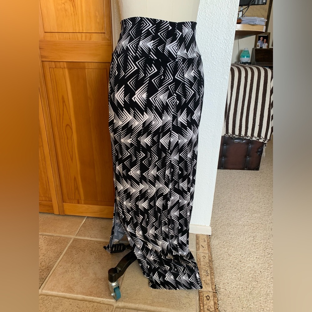 Closet clean out sale! Casual/semi professional maxi skirt in good condition